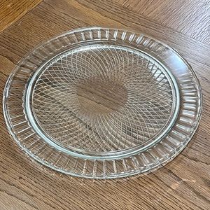 Vintage Glass Platter, Cake plate in great pre owned condition